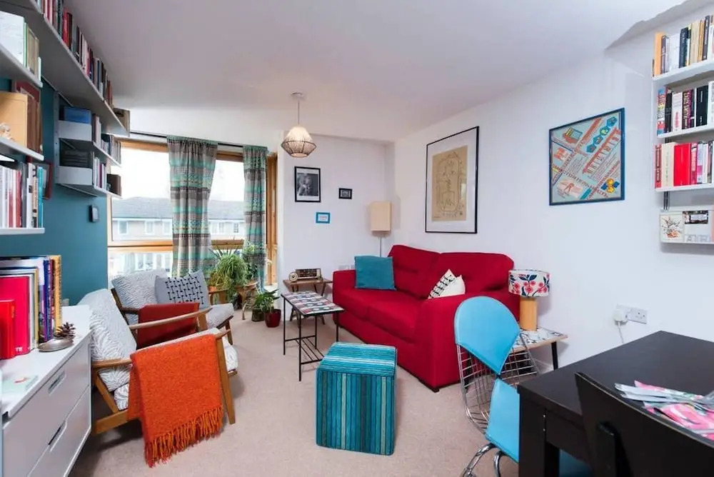 Homely 1 Bedroom Canal Side Flat with Balcony