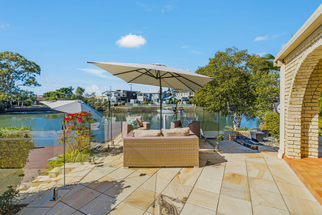 Waterfront Family Entertainer   5 Bedroom   Pool