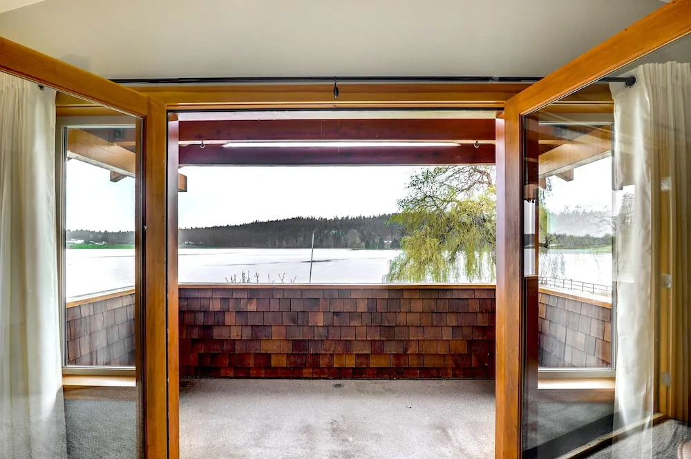 5166 Bayview Rd Home - 4 Br home by RedAwning