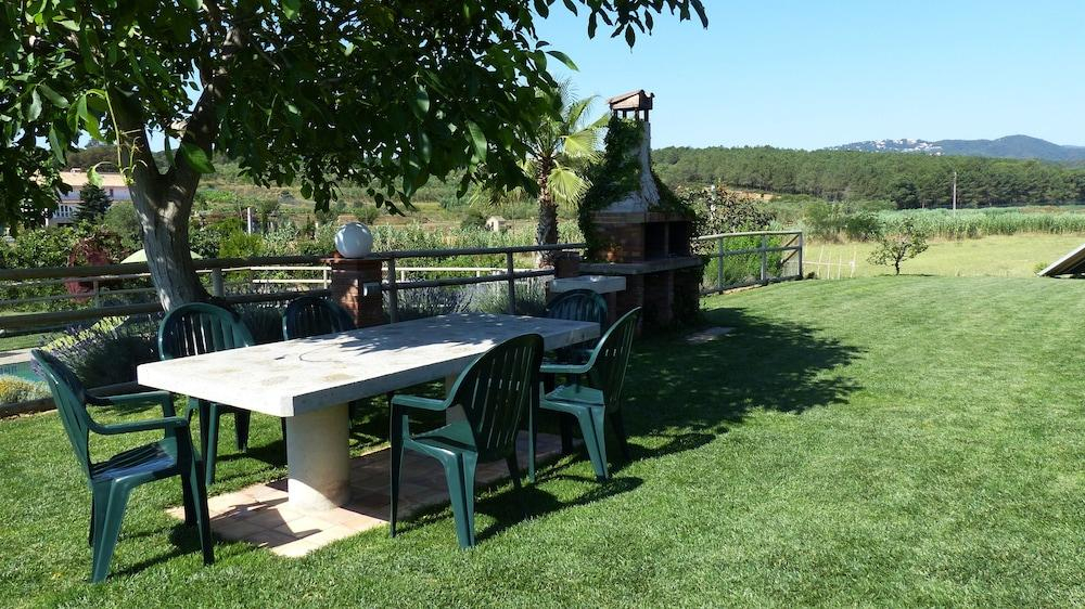 Masia Can Oller by Checkin