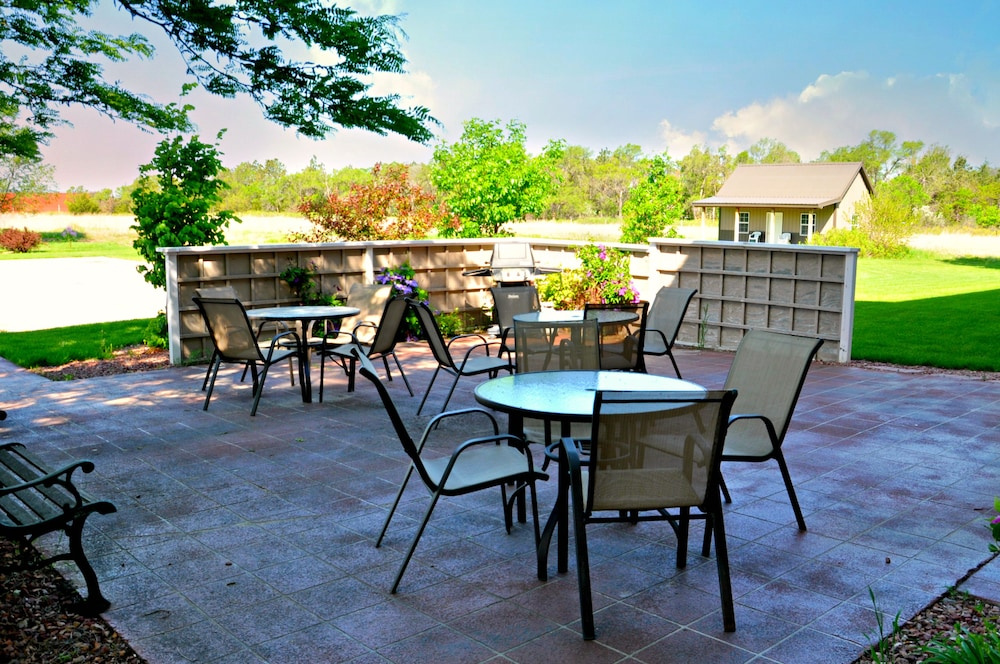 The Niobrara Lodge