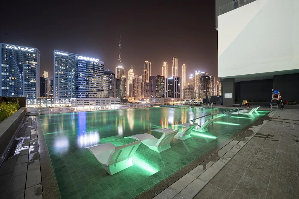 Waves - The Suite Dubai Luxury Studio Waterfront Living