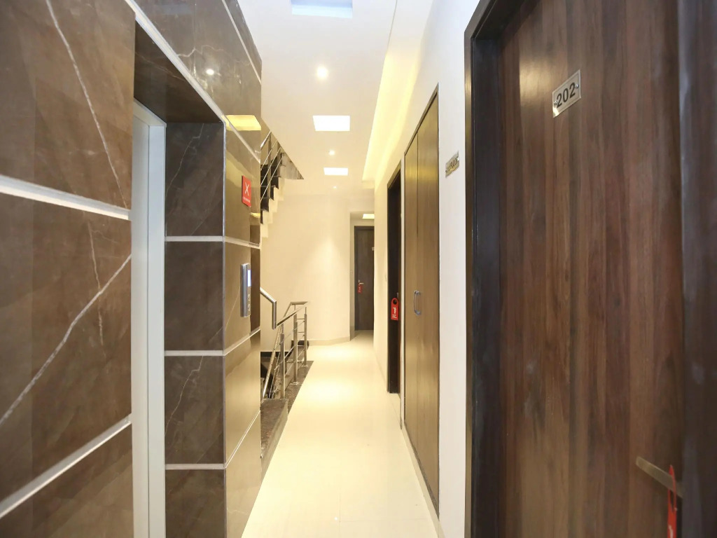 OYO 11680 Hotel Grand Star