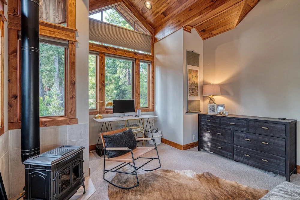 New Listing! New-build Luxury W/ Hot Tub 4 Bedroom Home