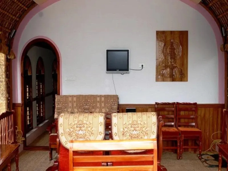 Kananavasan Houseboat
