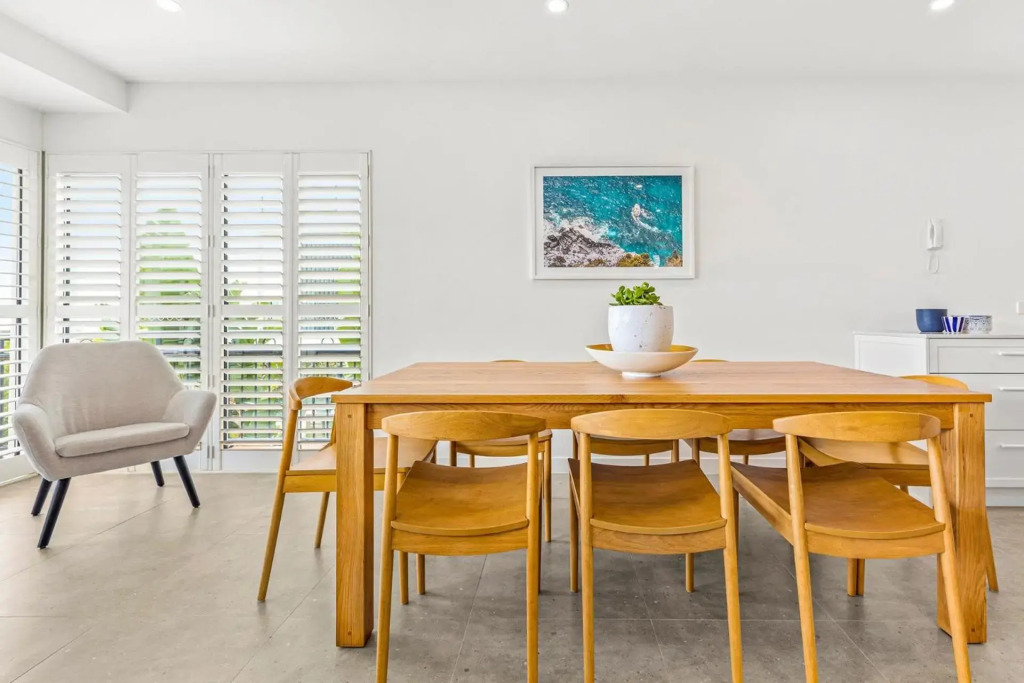 6 Seabreeze Spacious Newly Renovated Apartment with Ocean Views