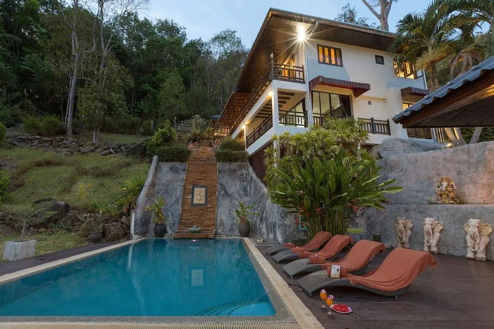 Grand Pool Villa