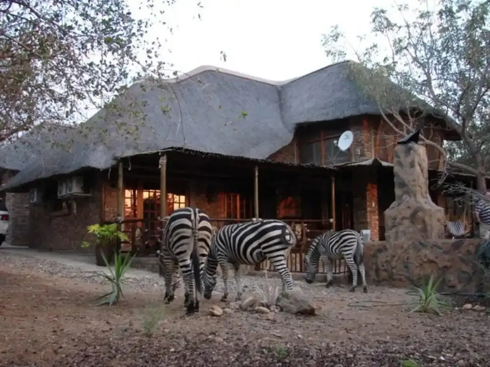 Villa - Sleeps 10 - Pool - Patio - Housekeeping