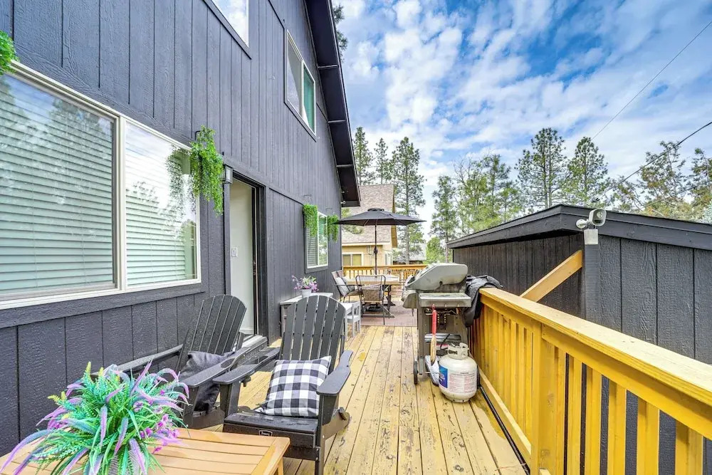 Walk to Trails: Modern Munds Park Mountain Retreat