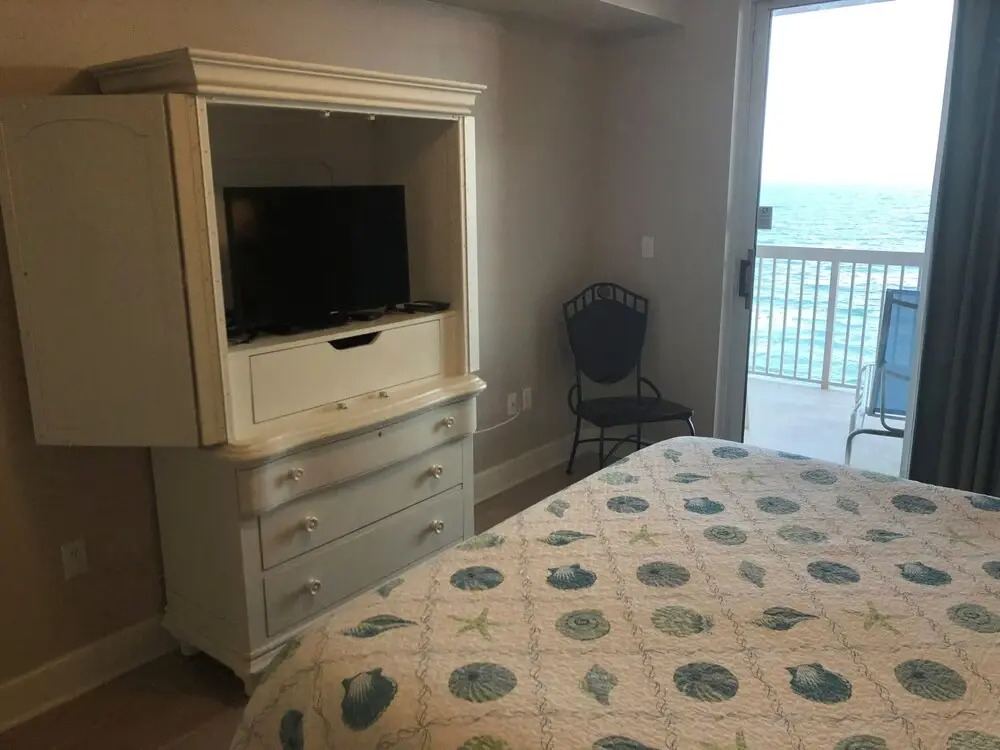 Sunrise Beach 1401 - Beachfront Condo