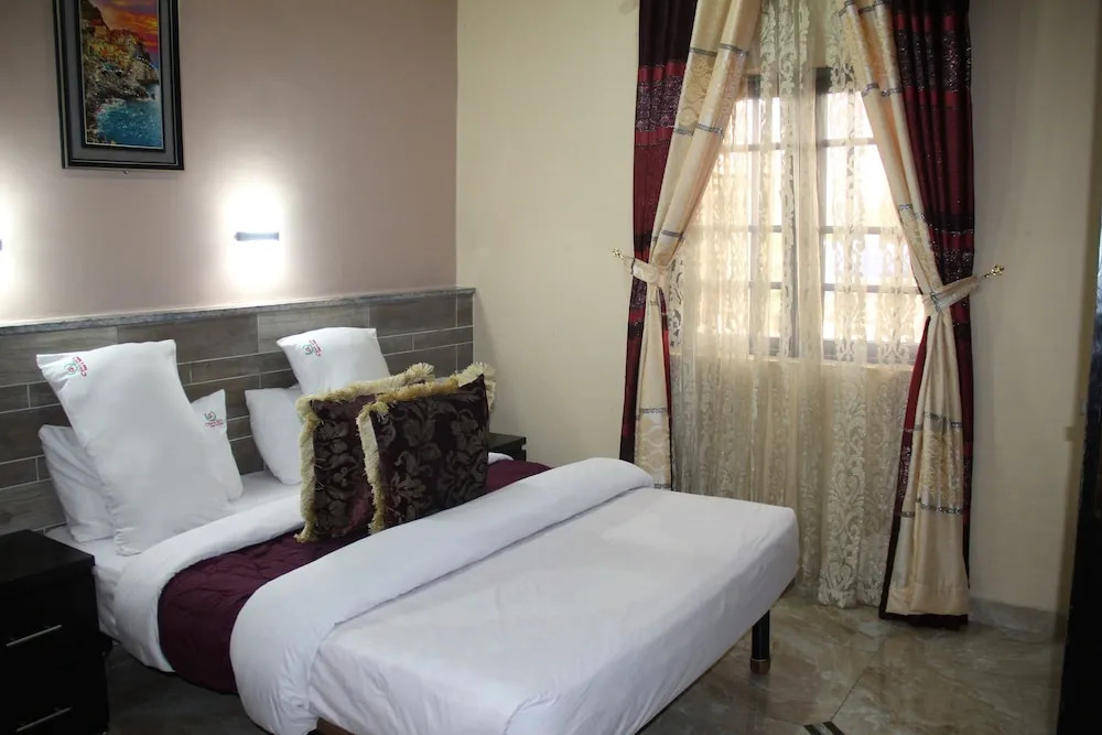 Choice gate Hotel and Suites