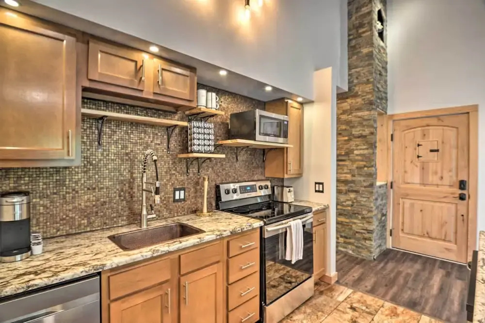 Estes Park Condo ~ 1 Mi to Rmnp!