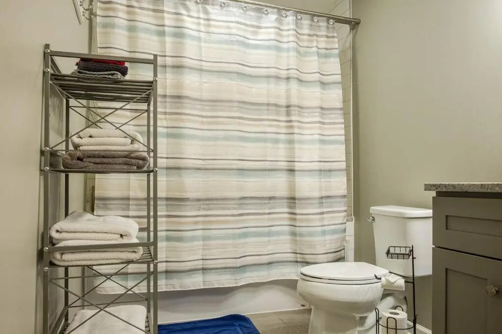 New 4 Bedroom House for Downtown Travelers!!!