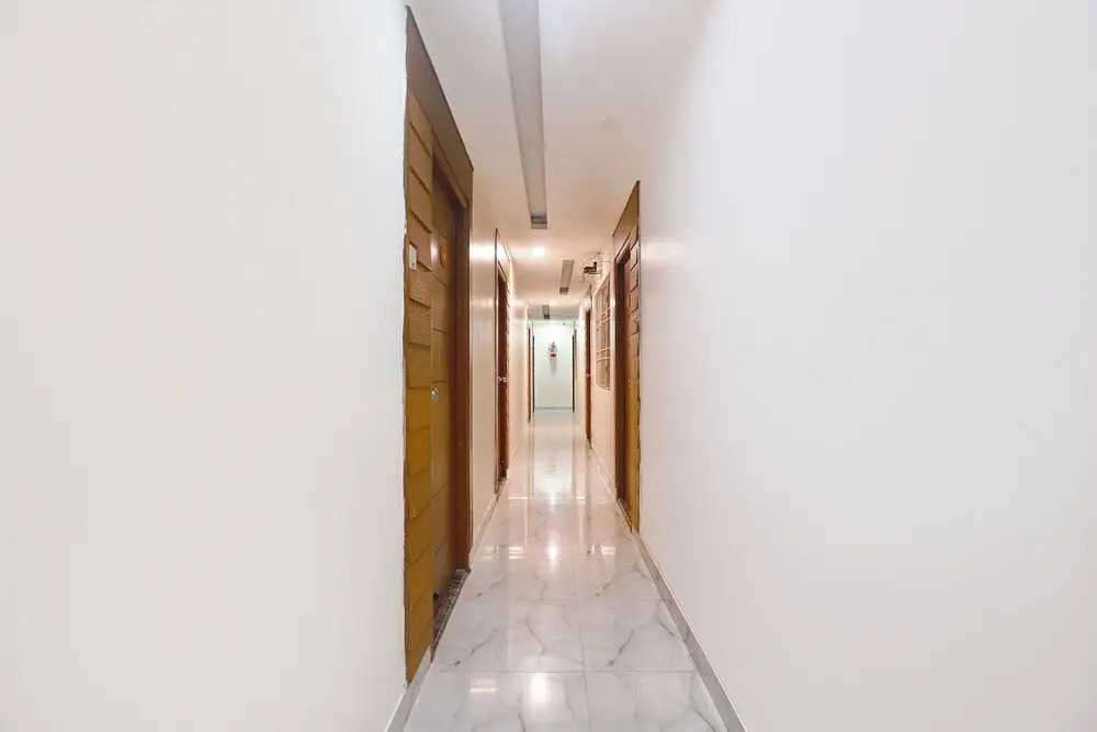 FabHotel Lloyds Inn