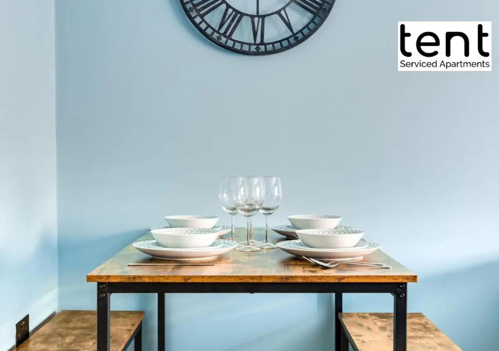 COZY 2 BED Apt Steps to town centre by Tent Serviced Apartments Egham with Free Parking and Wifi