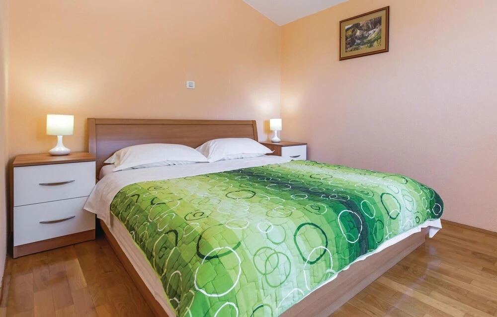 Nice Home in Makarska with WiFi, 3 Bedrooms & Hot Tub