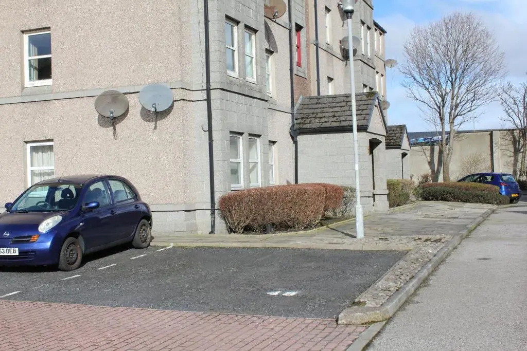Find "DWELLCOME HOME Ltd" site for 10oo10 assurance from past guests - Immaculate Central 2 bedroom King & Double 1st floor Apartment with free allocated auto barrier off street parking, fast broadband Miles better than a hotel