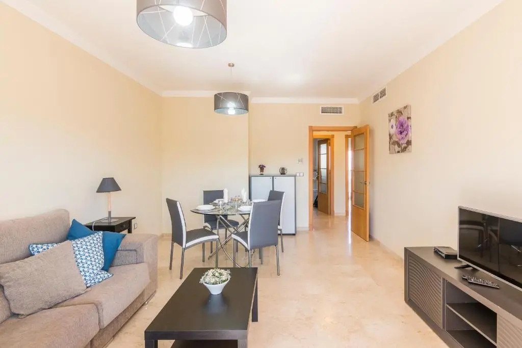 2197-Superb 2bedrooms in residence with pool!