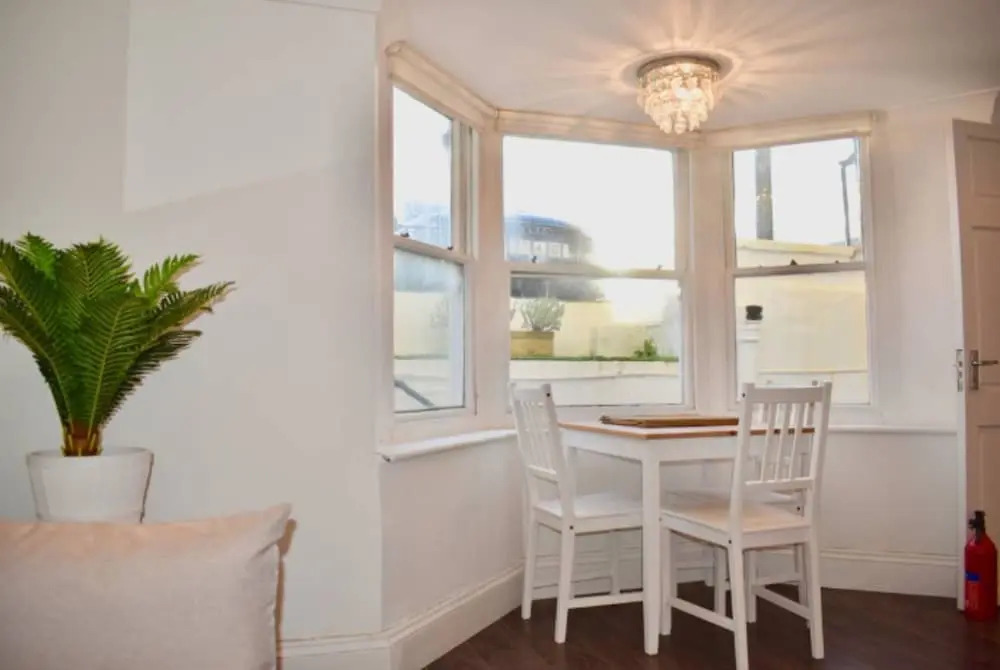 Central 2 Bedroom Seafront Flat in Kemp Town