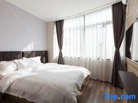 Shanghai City Light Luxury Hotel (Fudan Affiliated Pediatric Hospital Hongxin Road Subway Station)