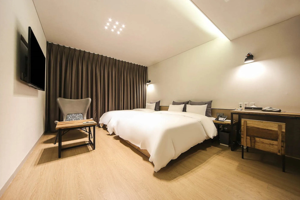 Yeoubi Hotel