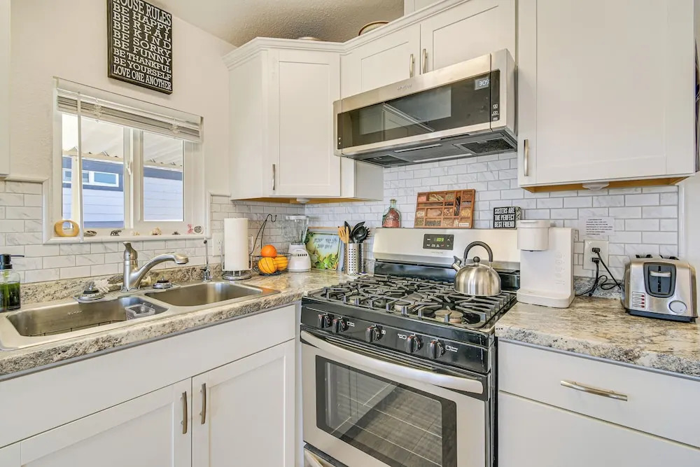 Steps to Beach: Lake Havasu City Home w/ Grill!