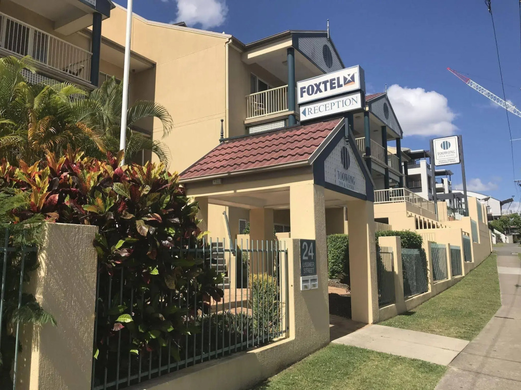 Toowong Inn & Suites