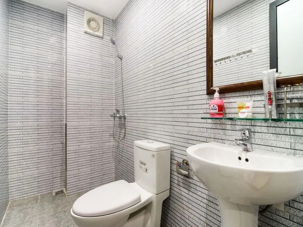 OYO 775 Sea House Hotel & Apartment
