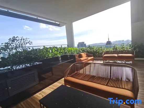 The Luxe by Infinitum Suites