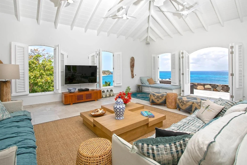 Ideal for Groups and Families, Path to Beach, Huge Pool, Exclusive Gated Community, AC, Wifi