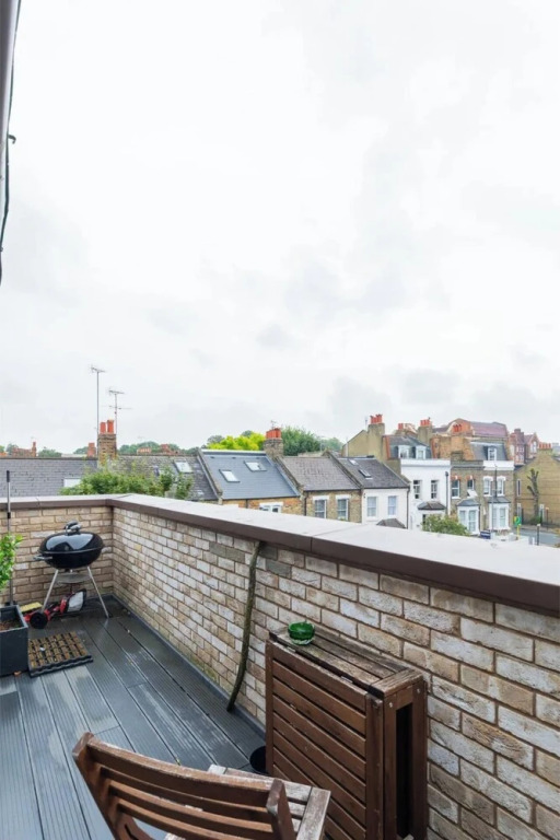 Sleek & Spacious 2BD Flat - Clapham