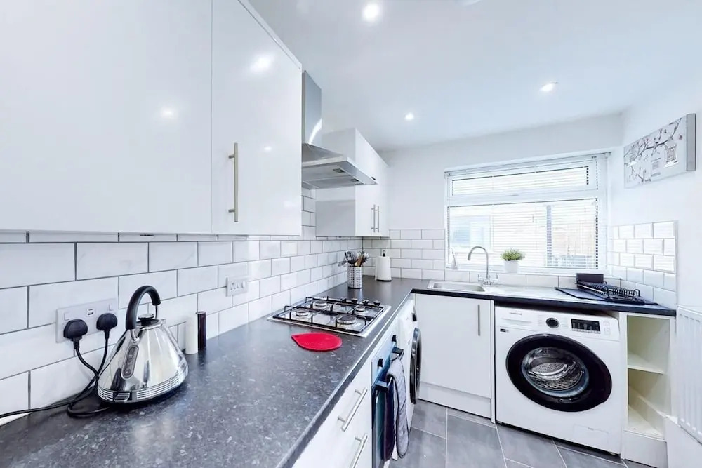 Ranworth House - Holiday Home in Bedford, Sleeps 5