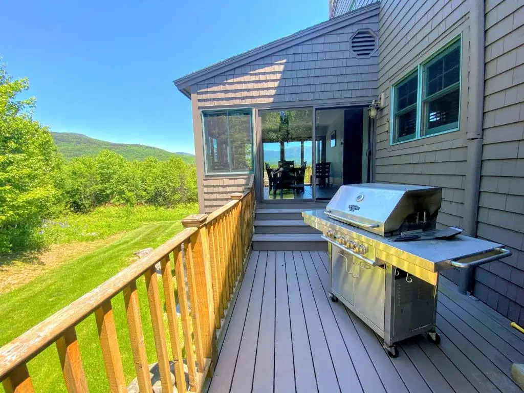 M1 Luxury home a short walk from the Mount Washington Hotel AC heated floor stunning views