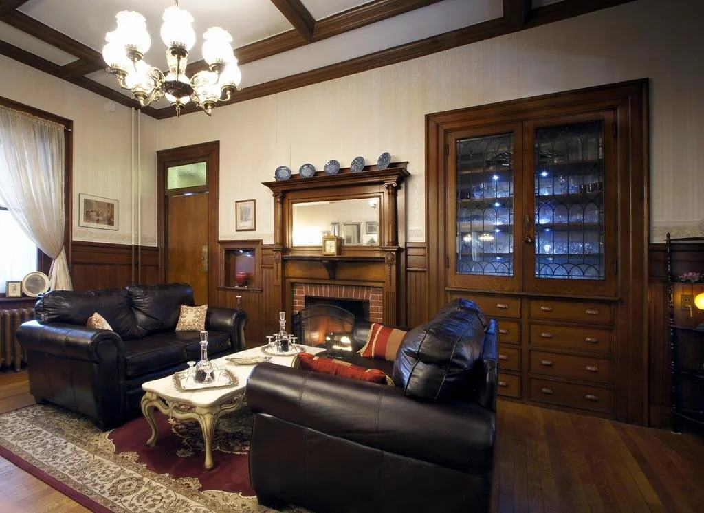 Inn at the Agora