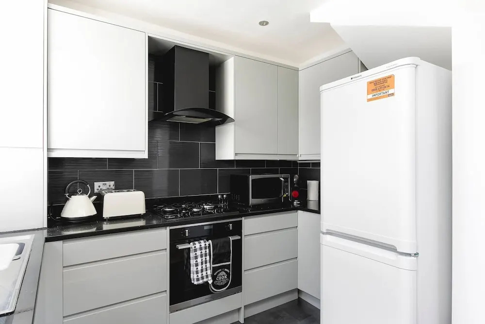Skyvillion - Enfield 4bed House W Garden & Parking