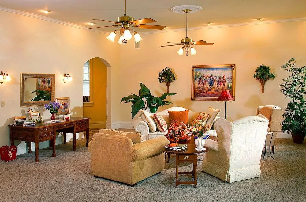 Chez Lyndon Manor