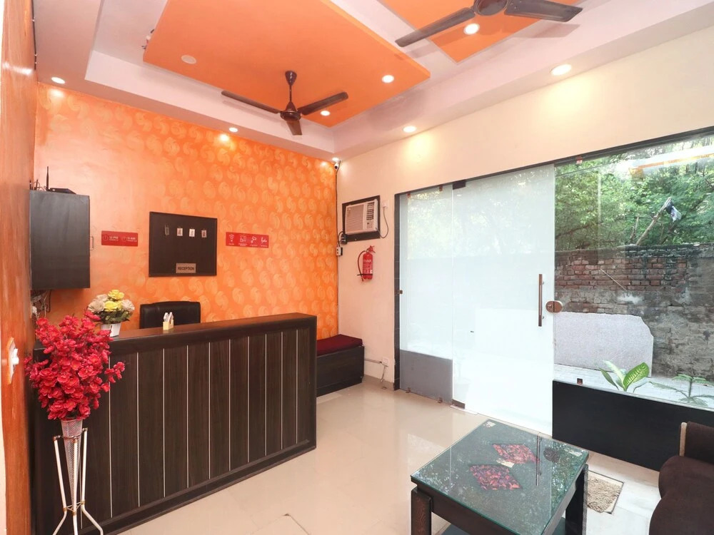 OYO 16693 Hotel Omni