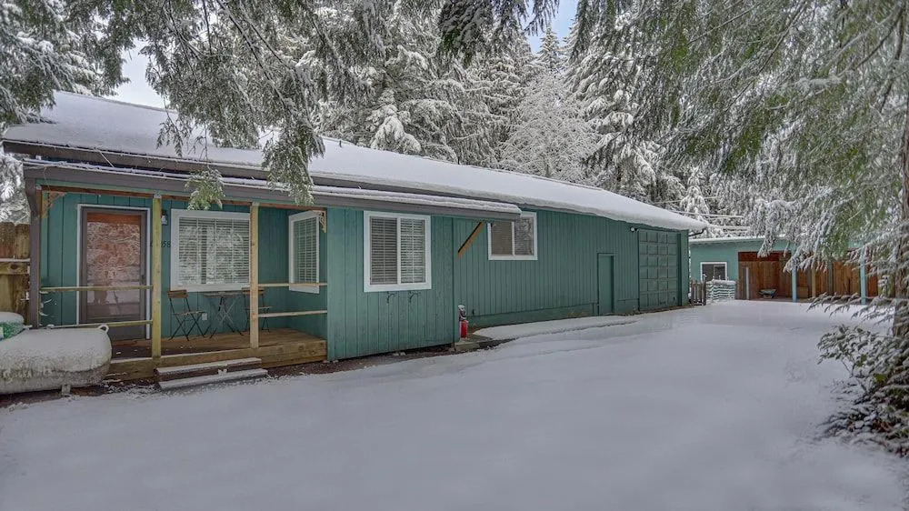 Twin Cedars Getaway