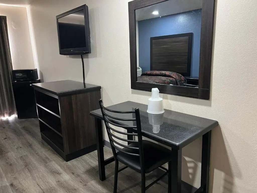 Economy Inn Fresno Yosemite NEWLY REMODELED
