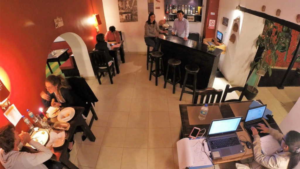 Hostal LAuberge Inn