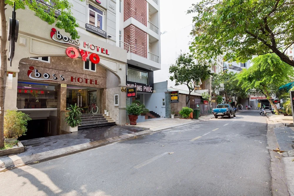 Iboss Hotel by OYO Rooms