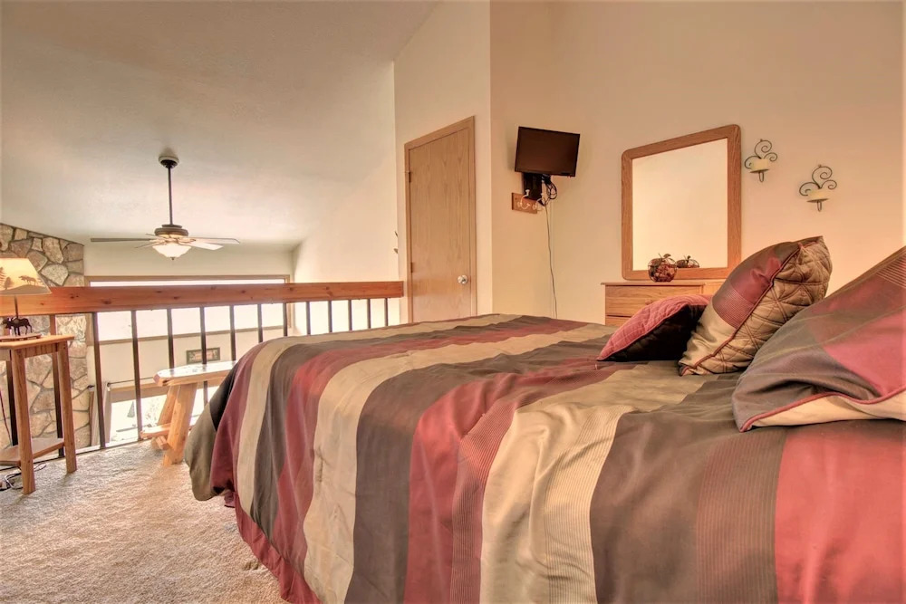 Dd402e Buffalo Village Studio 1 Bedroom Condo by RedAwning