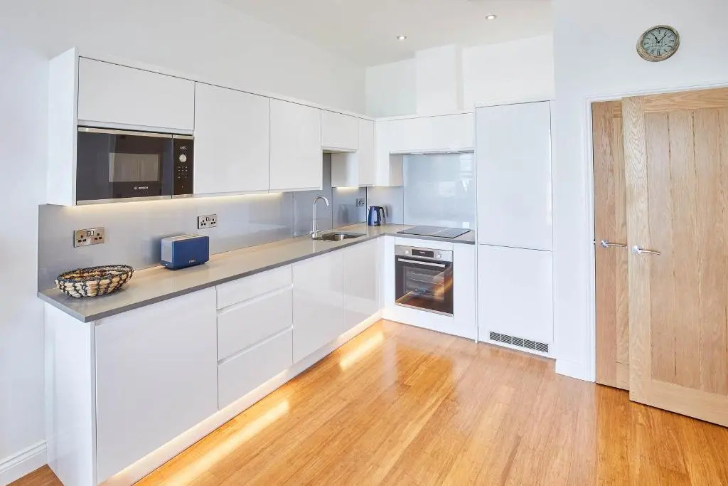 Host Stay Saltwater Suite
