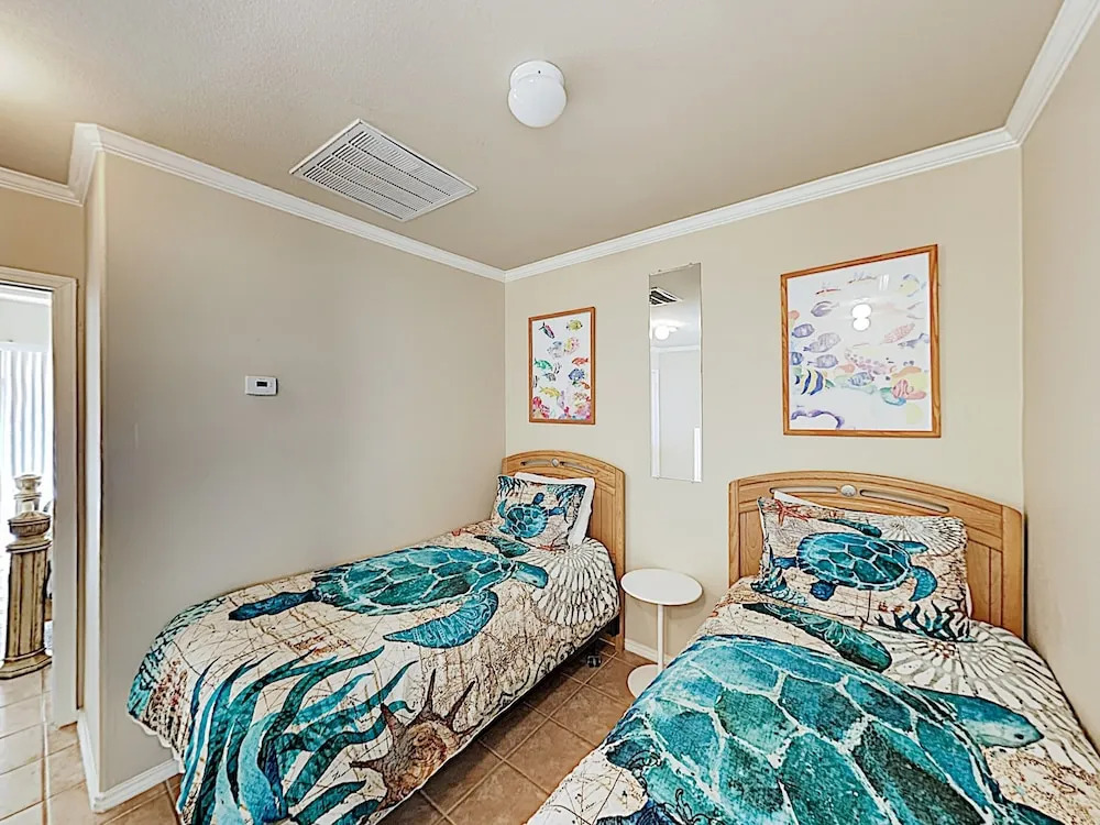 New Listing! Island W/ Pool, Walk To Beach 2 Bedroom Condo