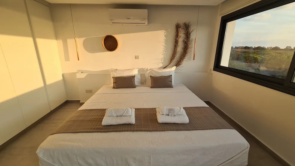 Phaedrus Living Venus Seaview Lighthouse Villa