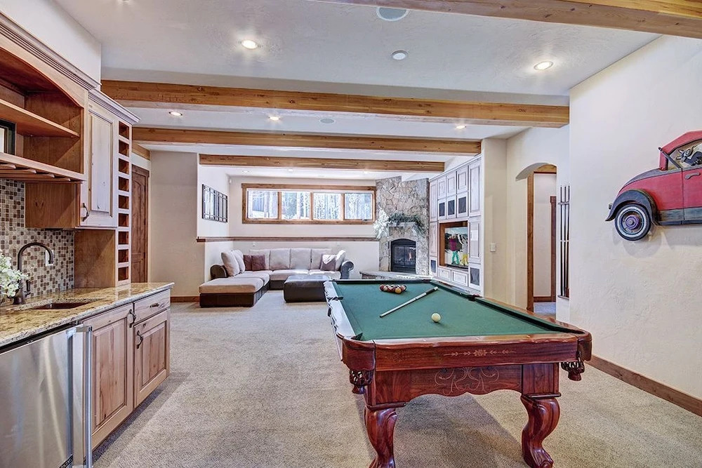 Mountain Majesty Manor