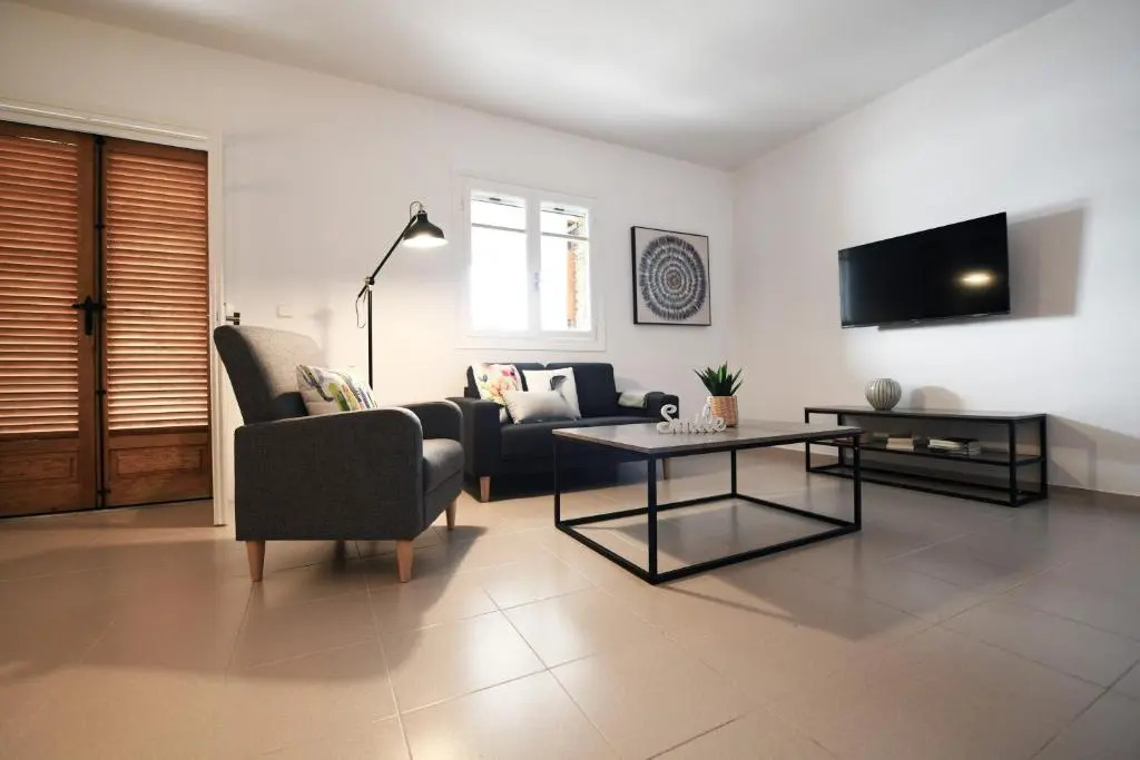 Amazing 2 bedroom apartment overlooking the Marina at Vourkari