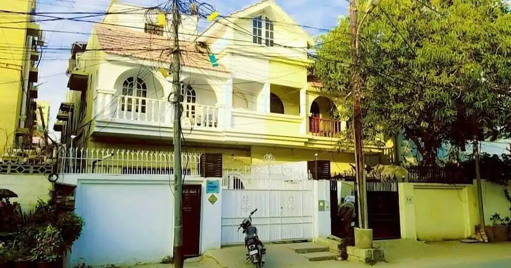Kehkashan Huest House
