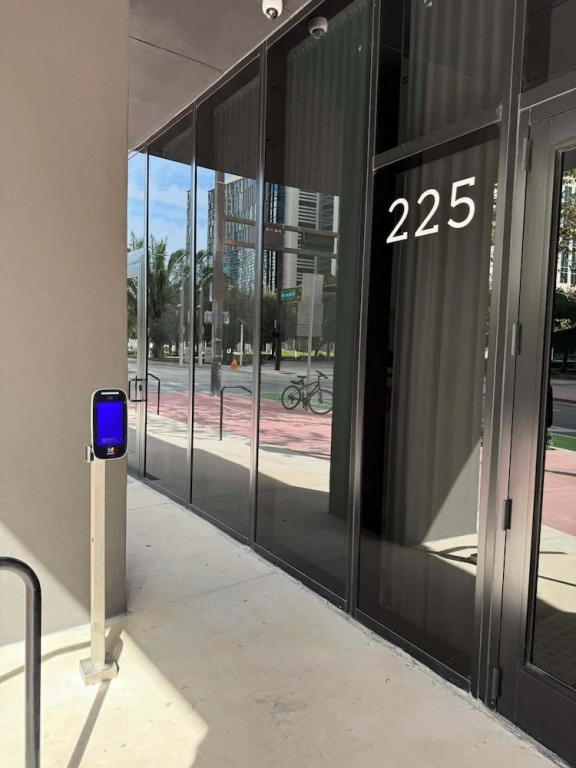 Downtown Miami 1BR Walk to Bayside Kaseya Gym Pool