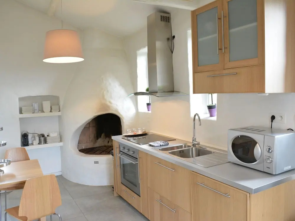 Wonderfully Furnished Cottage, Very Comfortable, Small Village Near Namur